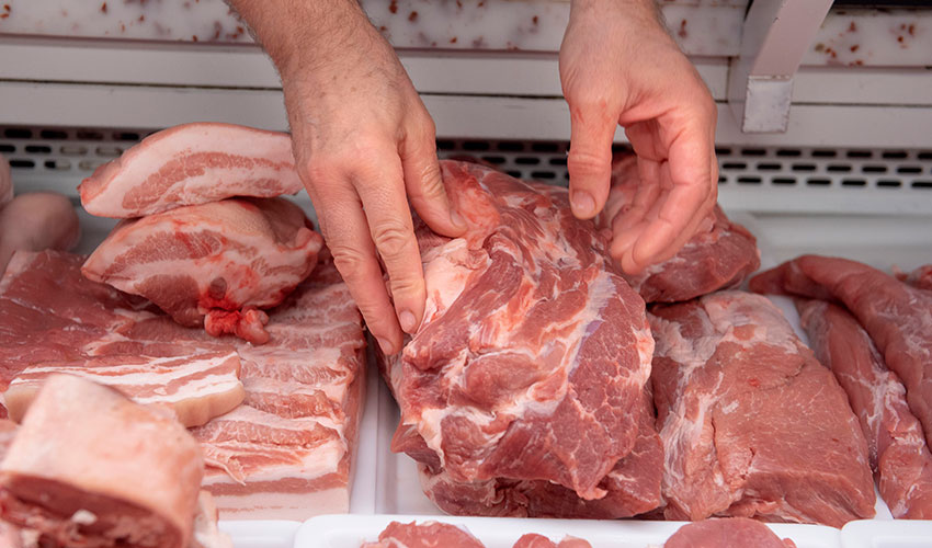 Piezas de carne en carnicería A. Irigoyen Pamplona