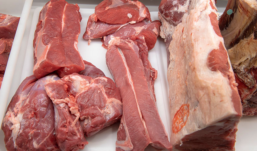 Piezas de carne en carnicería A. Irigoyen Pamplona